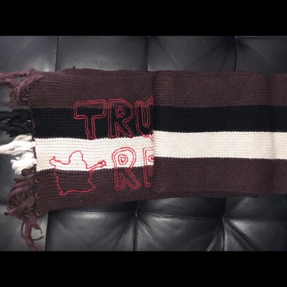 True Religion Brand Jeans Malibu Scarf - Picture 3 of 5